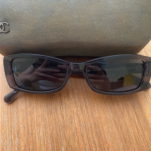 Vintage Chanel sunnies - Picture 1 of 6